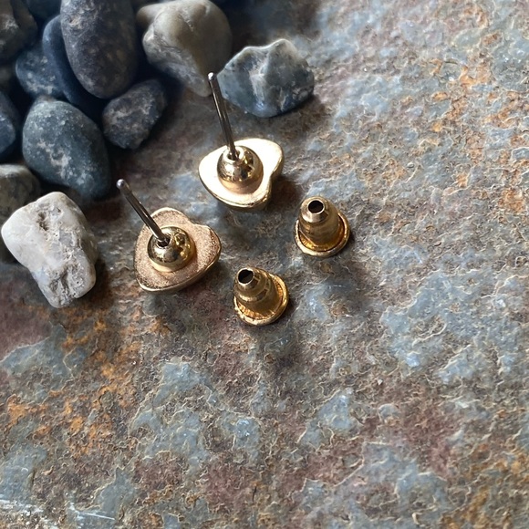 🎈Sale 🎈2 for $10 NWOT gold (color) heart post earrings casual school work - Picture 4 of 5